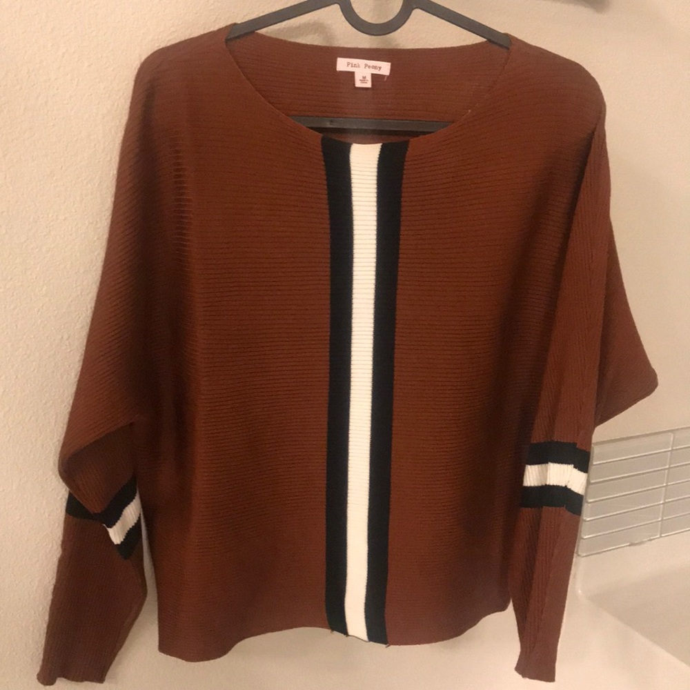 Lightweight  knit pullover long sleeve top
